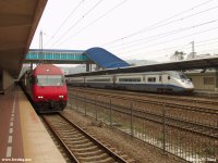 A Ktt and a Blue Arrow at the Guangshen Railway Station.