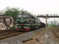 DF4-0112 with a northbound goods train.