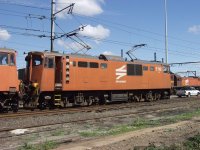 6E 1183 with single arm panto's.